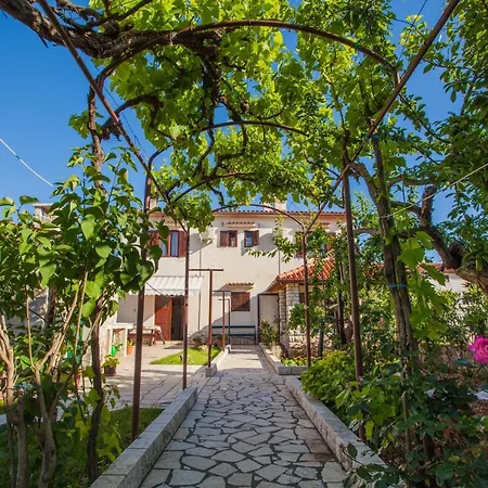 Pensión With A Parking Space - 2512