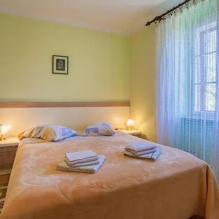 With A Parking Space - 2512 Pensión