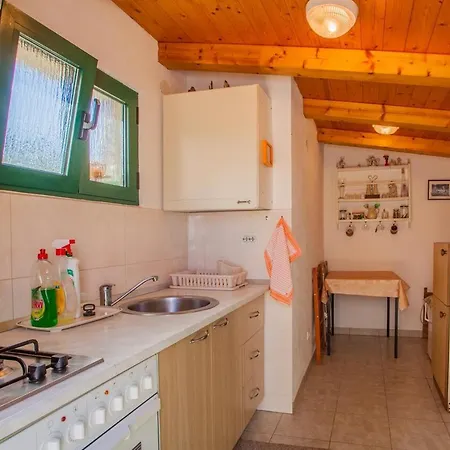 With A Parking Space - 2512 كريس