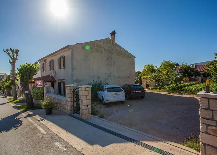 With A Parking Space - 2512 3*