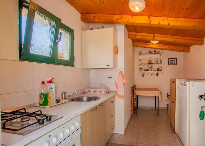 With A Parking Space - 2512 크레스