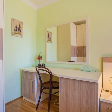 Πανσιόν With A Parking Space - 2512 Cres